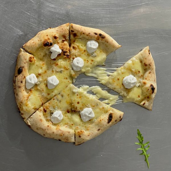 Pizza Quattro Formaggi (Vegetariană)